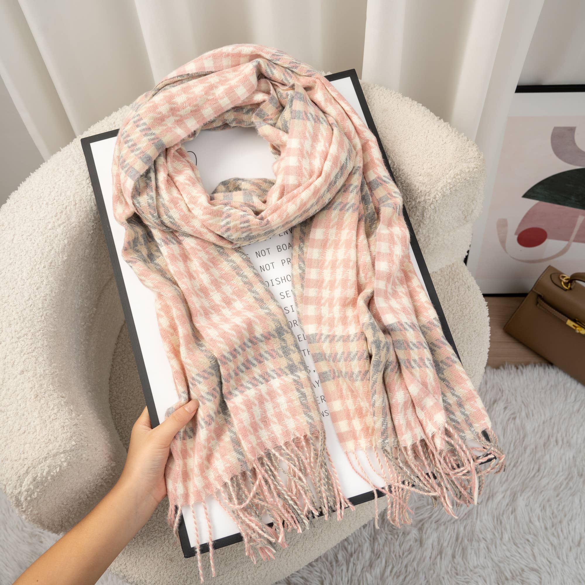 Zwart-wit-ecru geruite sjaal voor dames, elegant en zacht: Ecru