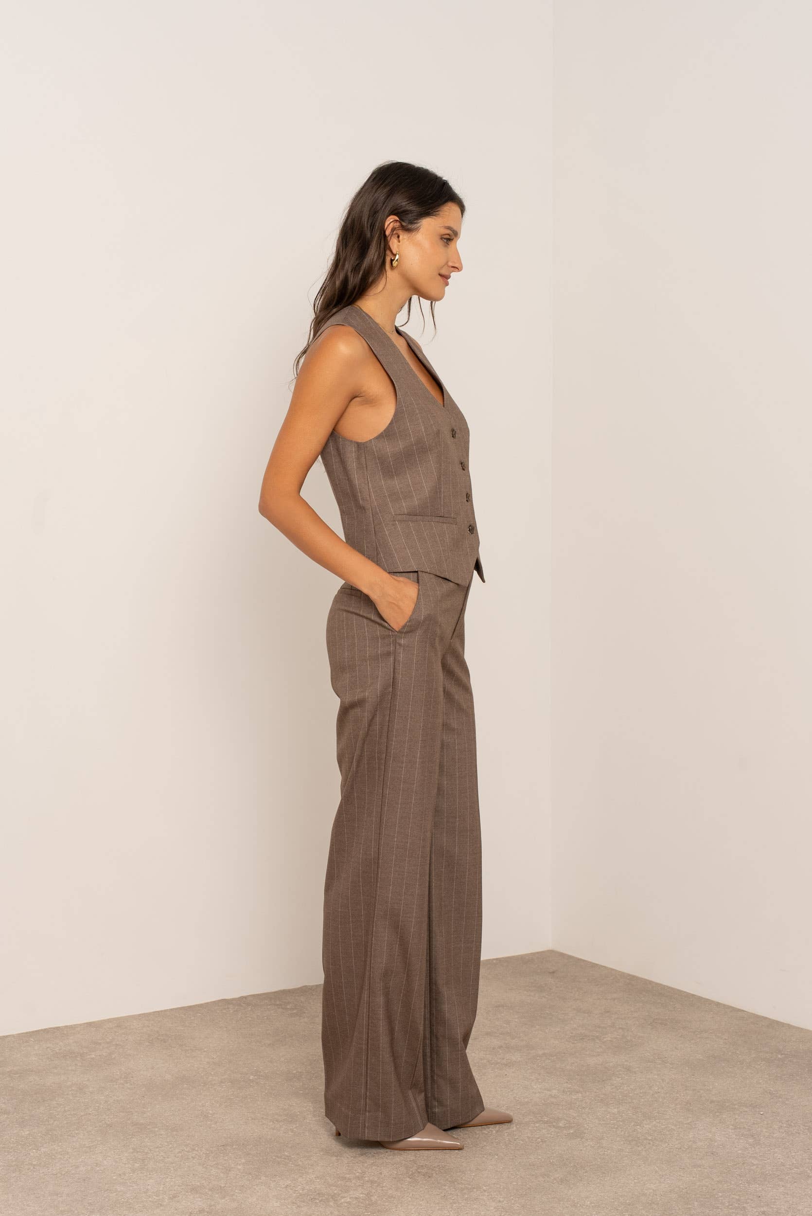 Mouwloos gestreept gilet.